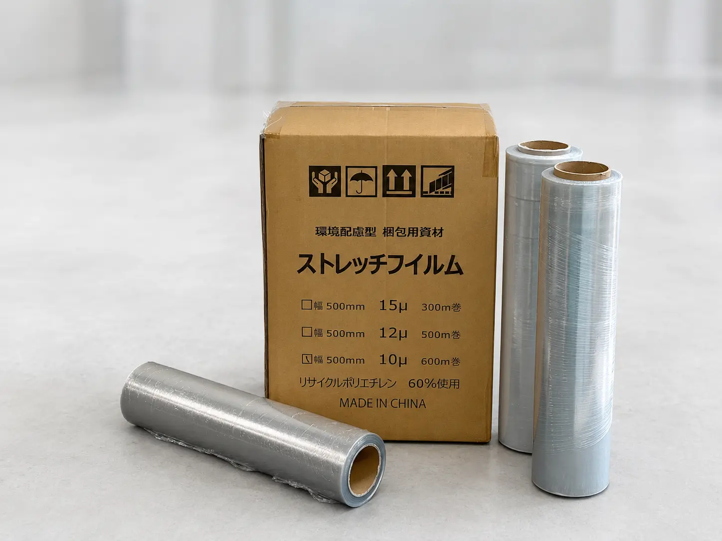 再生材60%使用の表示がある製品箱とストレッチフィルム